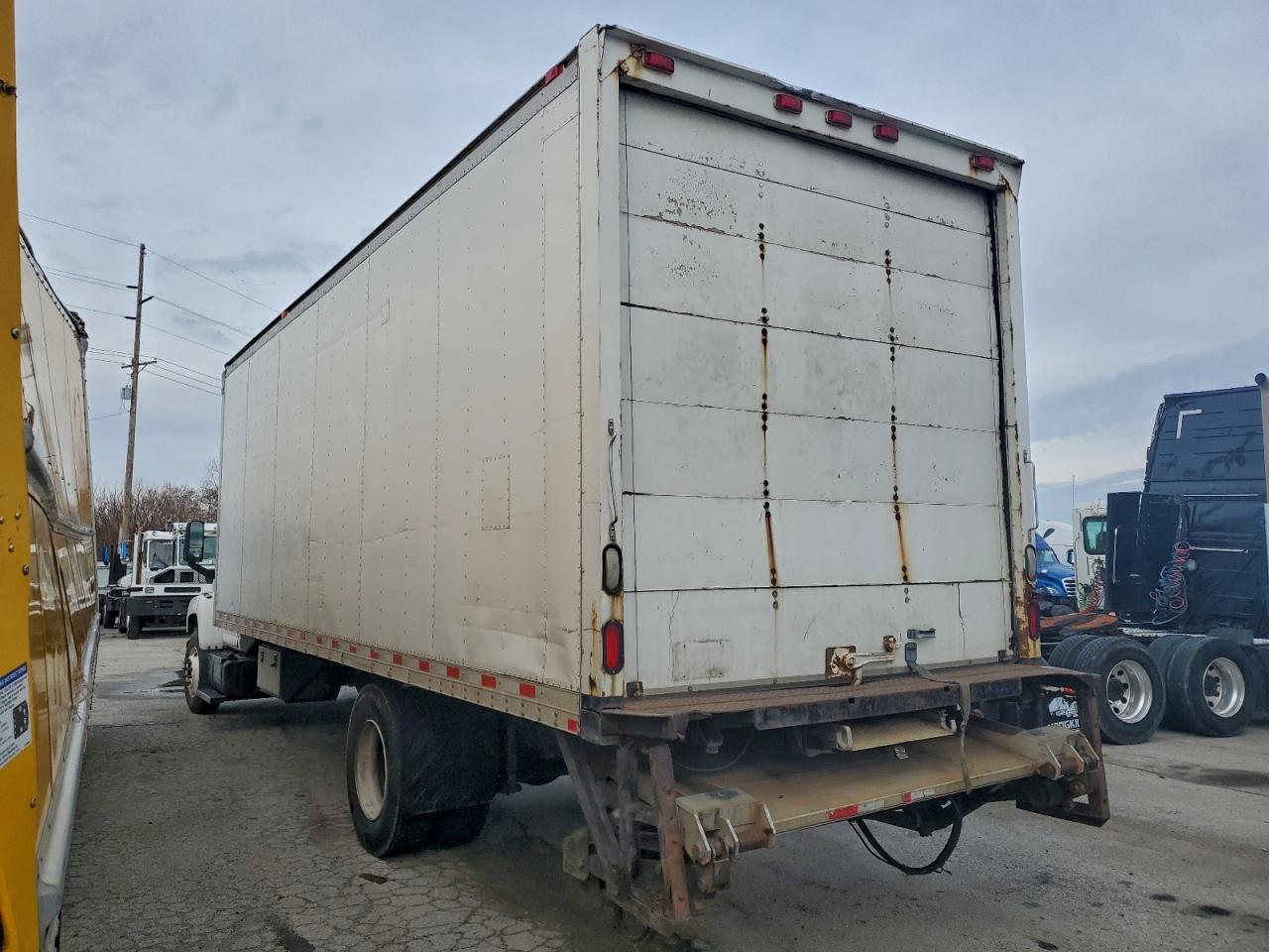 Lot #3301868960 2007 GMC C7500