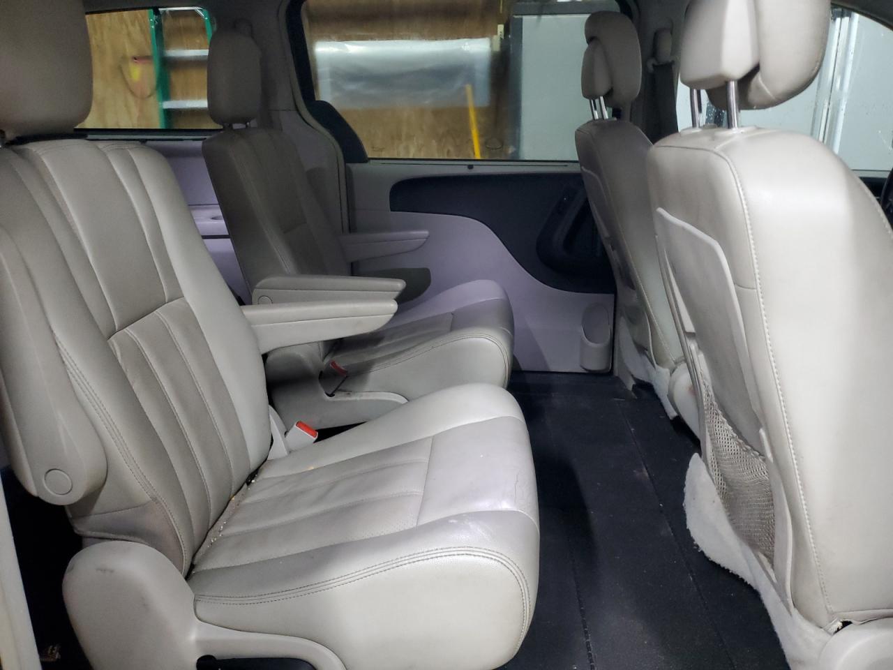 CHRYSLER TOWN & COUNTRY TOURING L