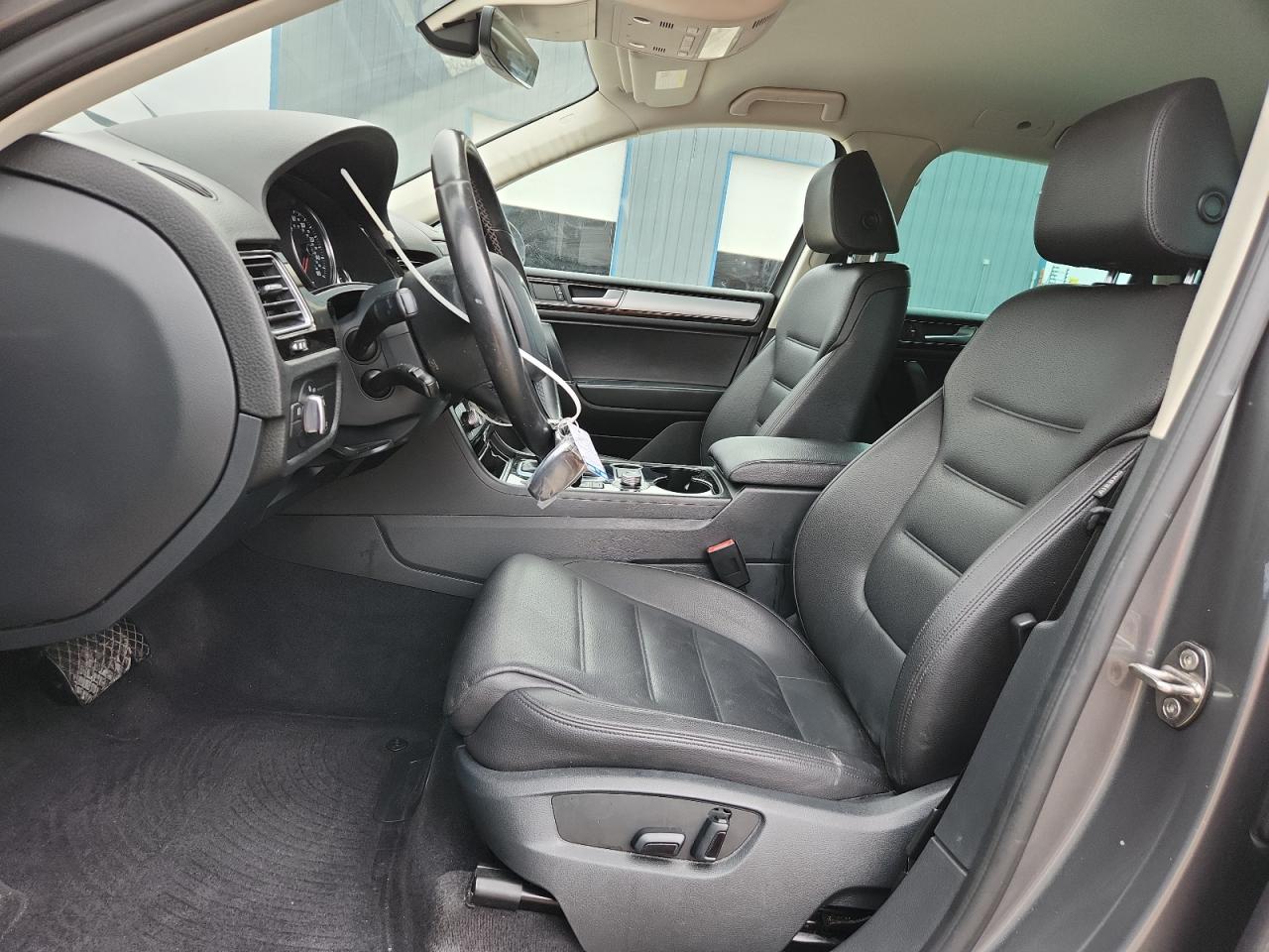 VOLKSWAGEN TOUAREG SPORT