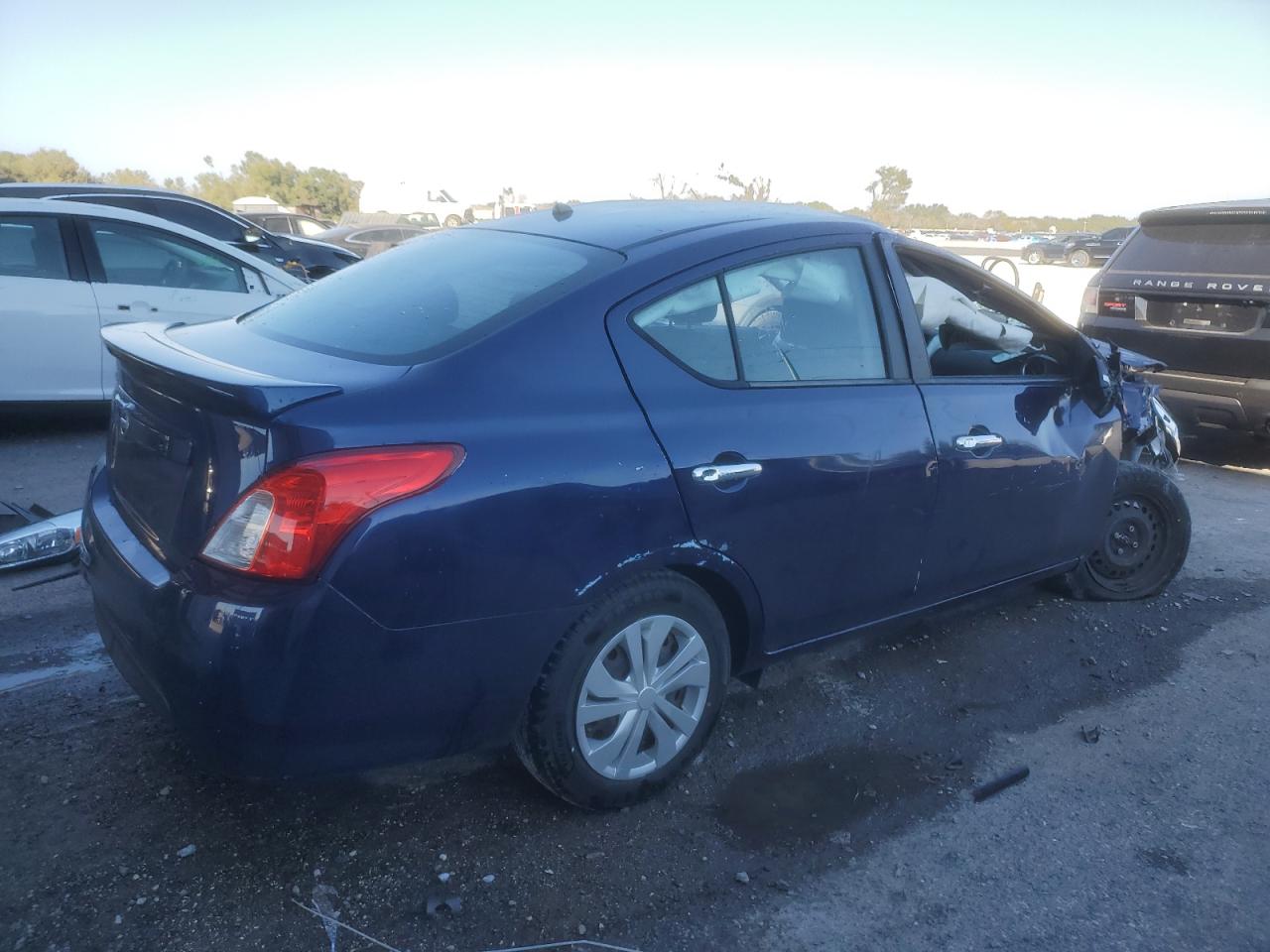 NISSAN VERSA S