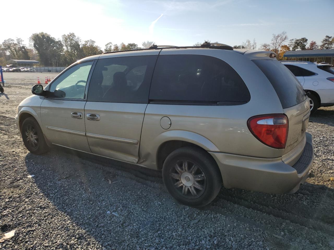Lot #3282583917 2005 CHRYSLER TOWN & COU