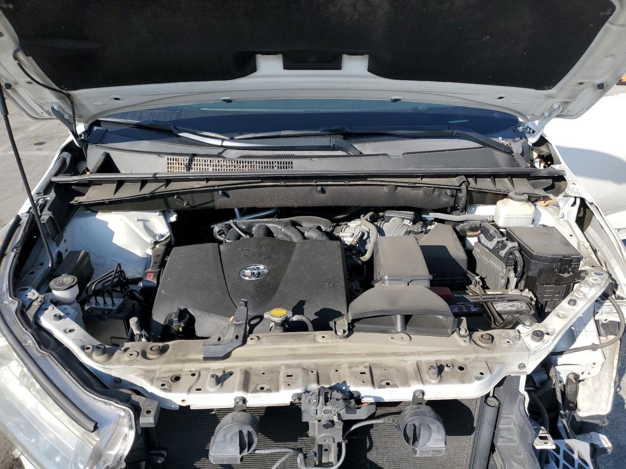 TOYOTA HIGHLANDER LE