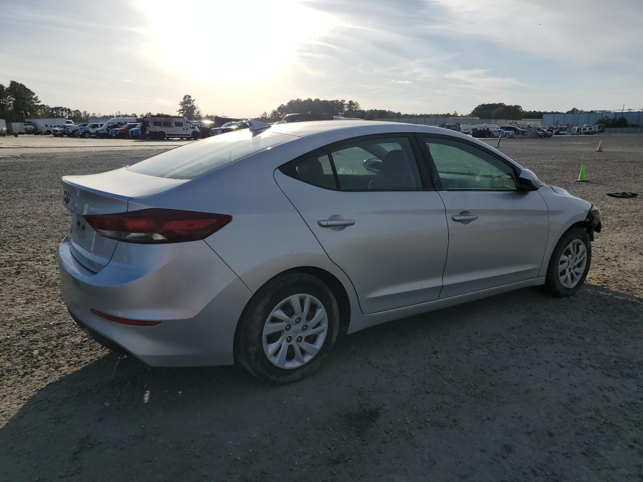 HYUNDAI ELANTRA SE