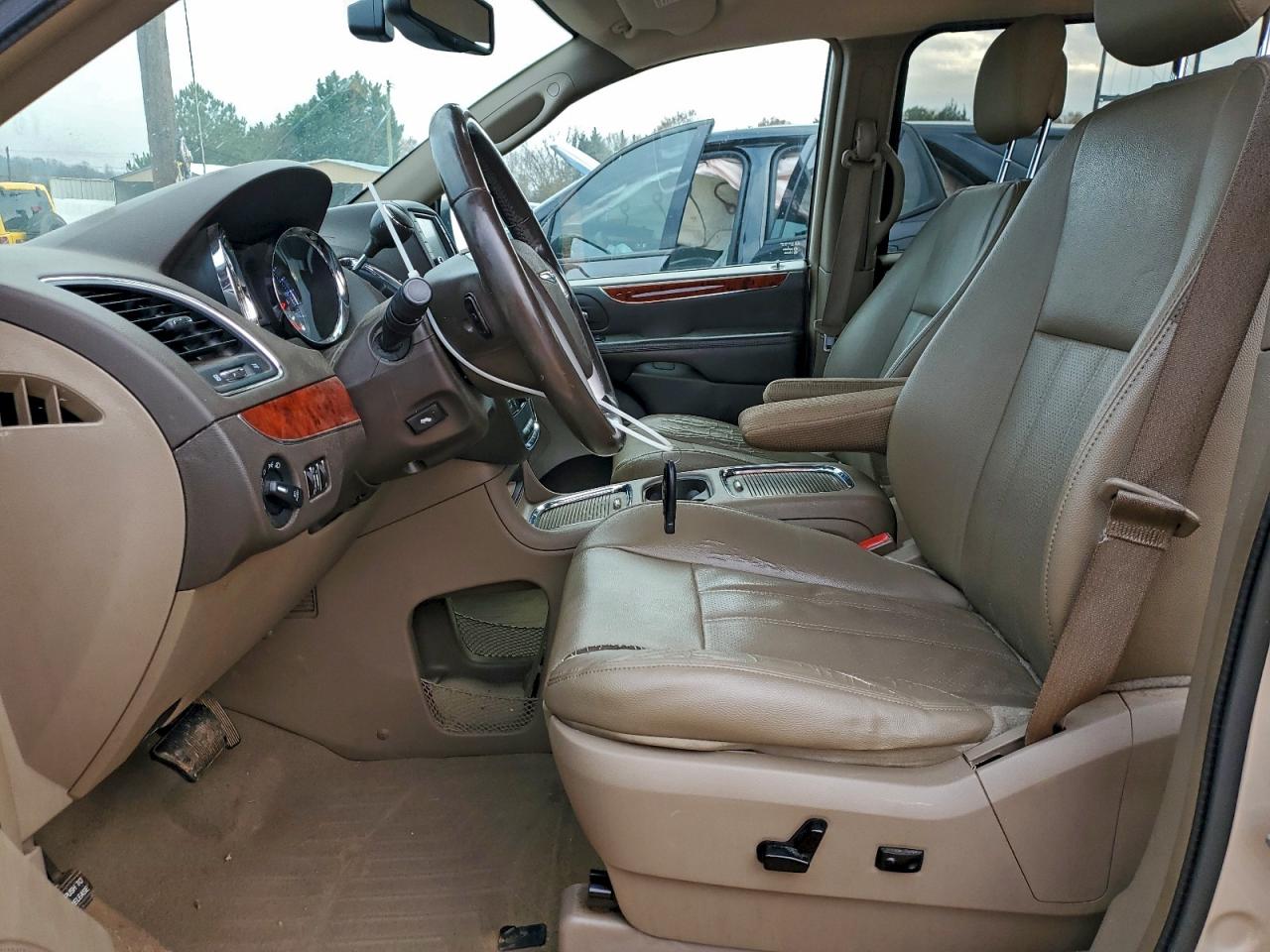 CHRYSLER TOWN & COUNTRY TOURING L
