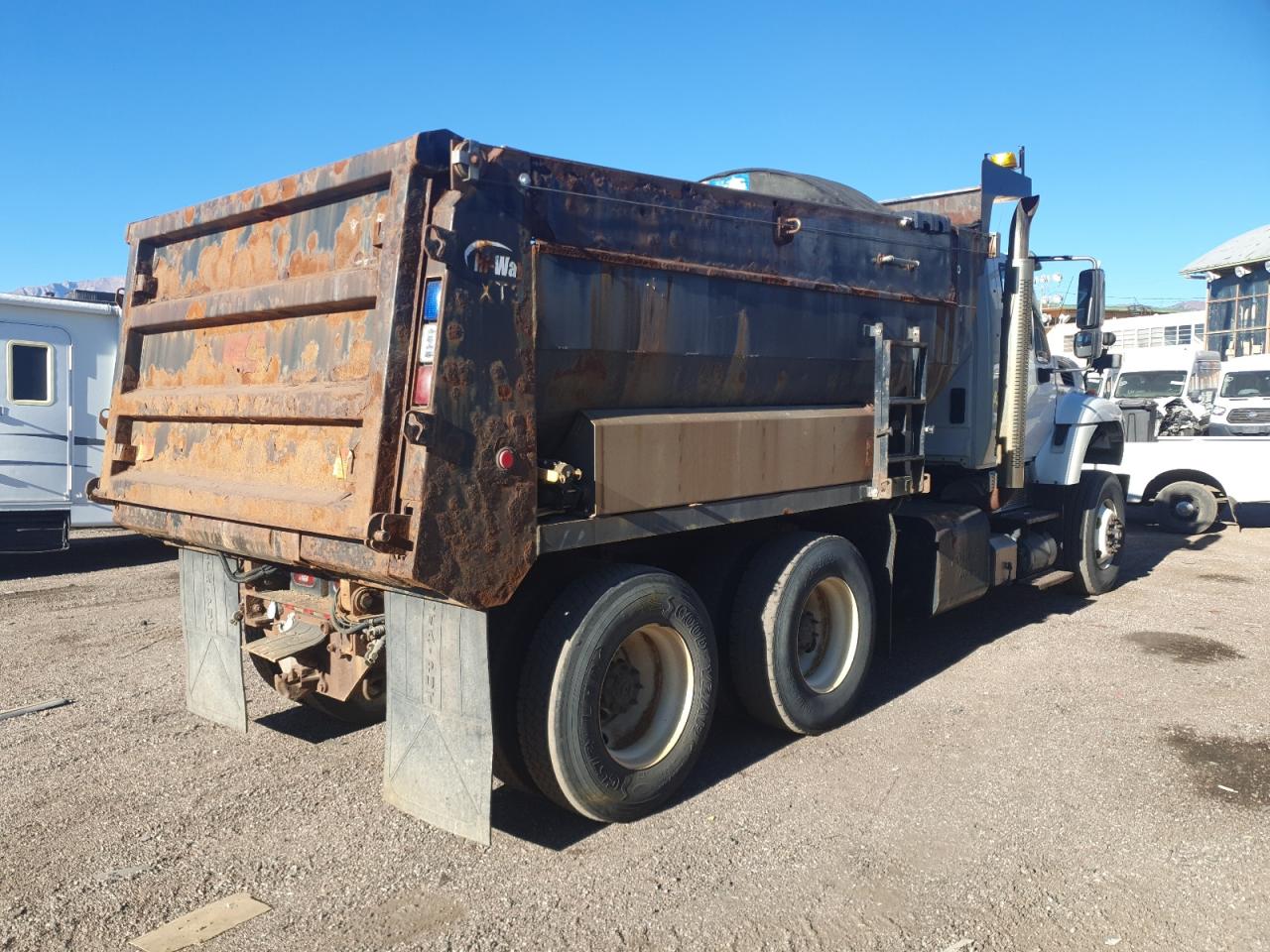 Lot #3305370330 2013 INTERNATIONAL 7600