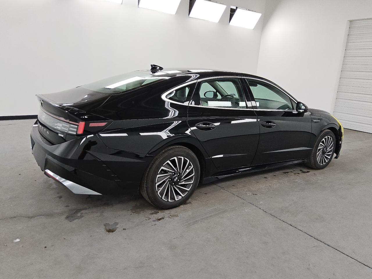 HYUNDAI SONATA HYBRID