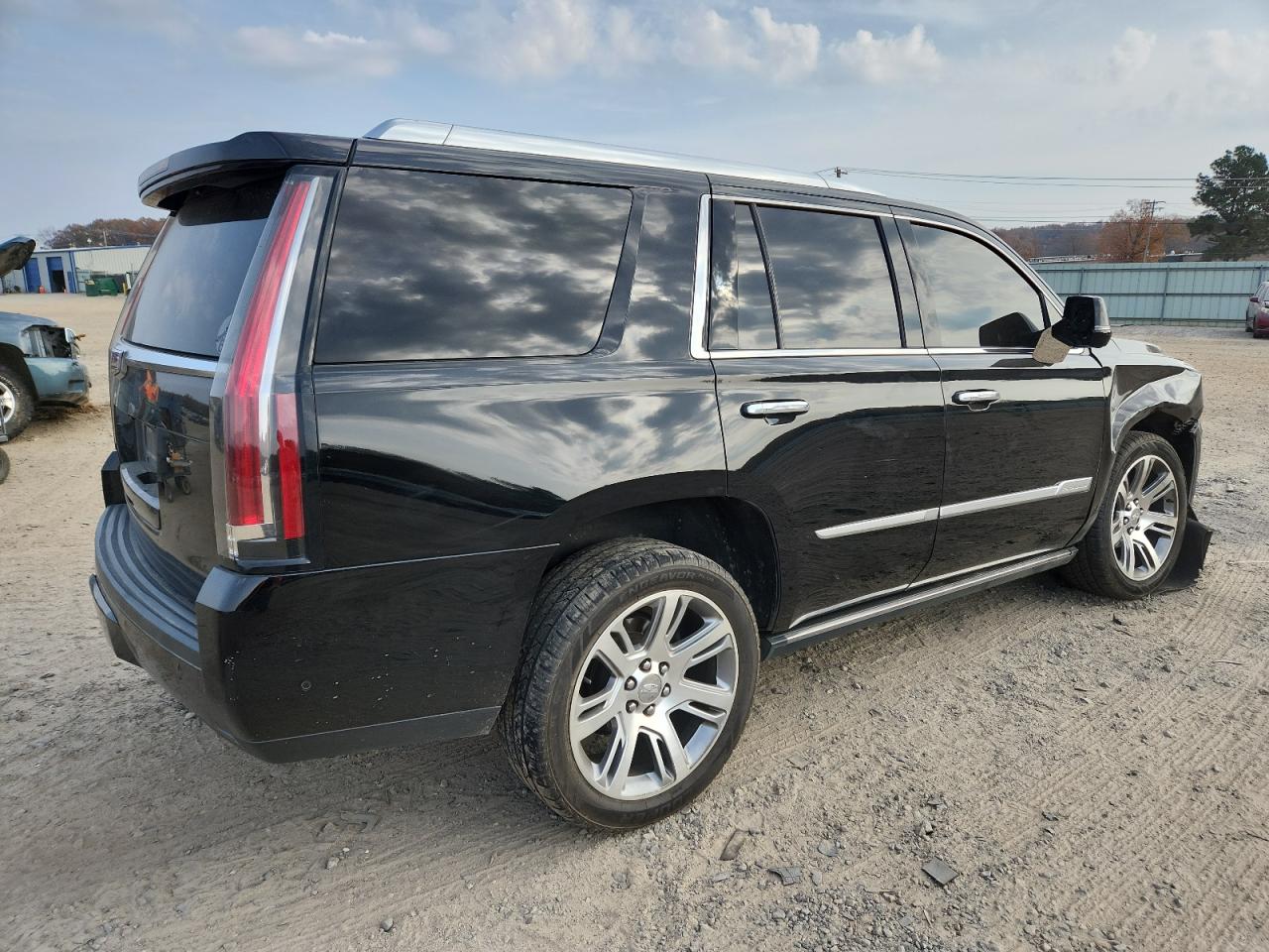 CADILLAC ESCALADE PREMIUM LUXURY