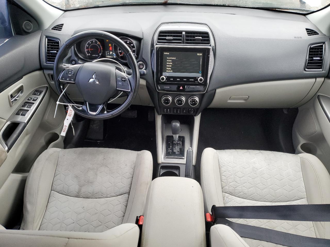 MITSUBISHI OUTLANDER SE