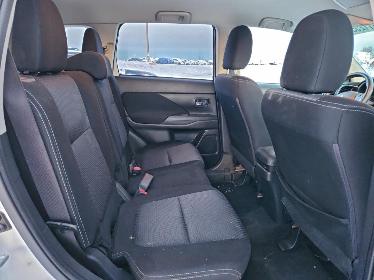 MITSUBISHI OUTLANDER ES