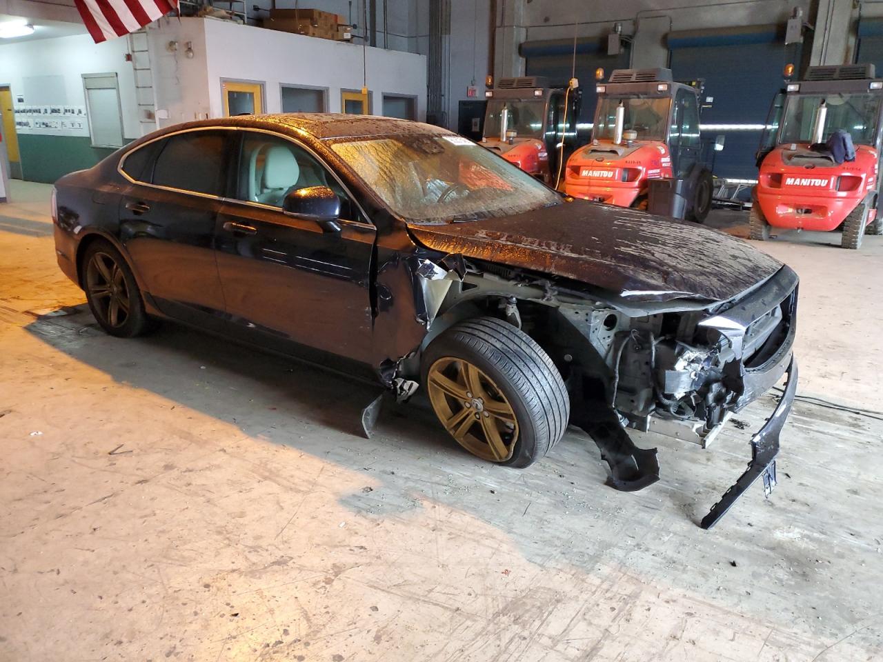 VOLVO S90 T5 MOMENTUM