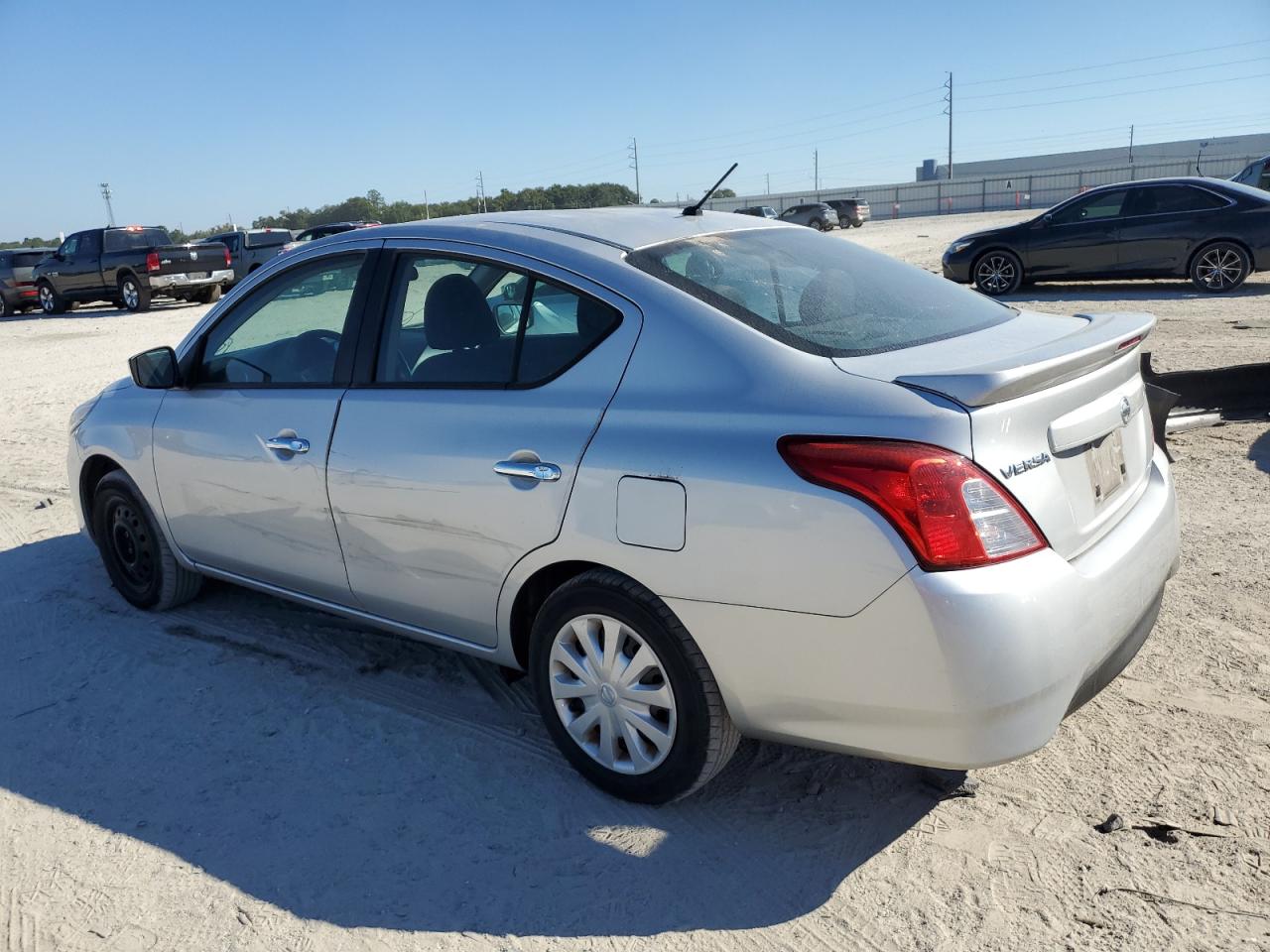 NISSAN VERSA S