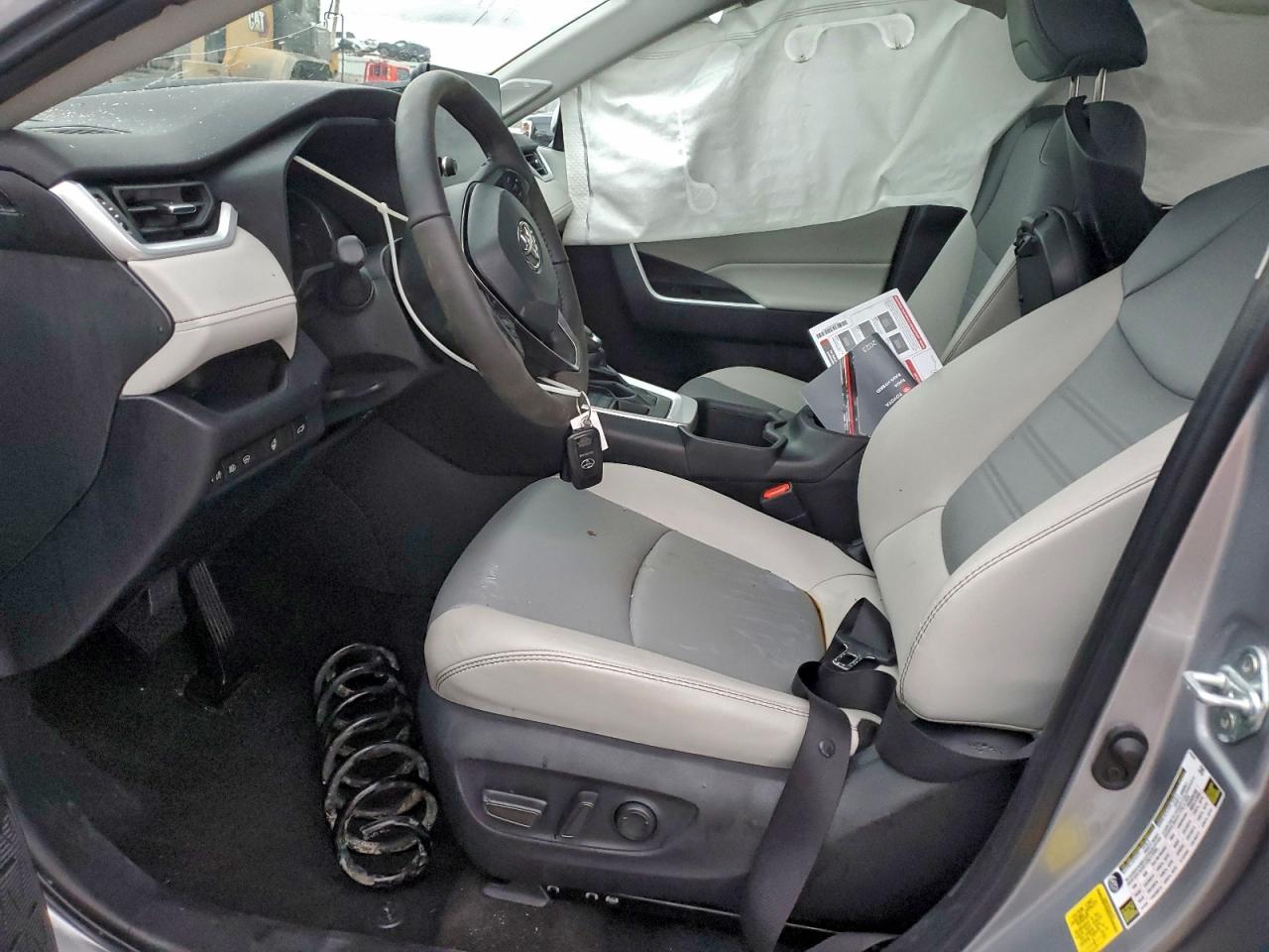 TOYOTA RAV4 XLE PREMIUM