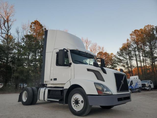 2017 VOLVO VN VNL #3292427568