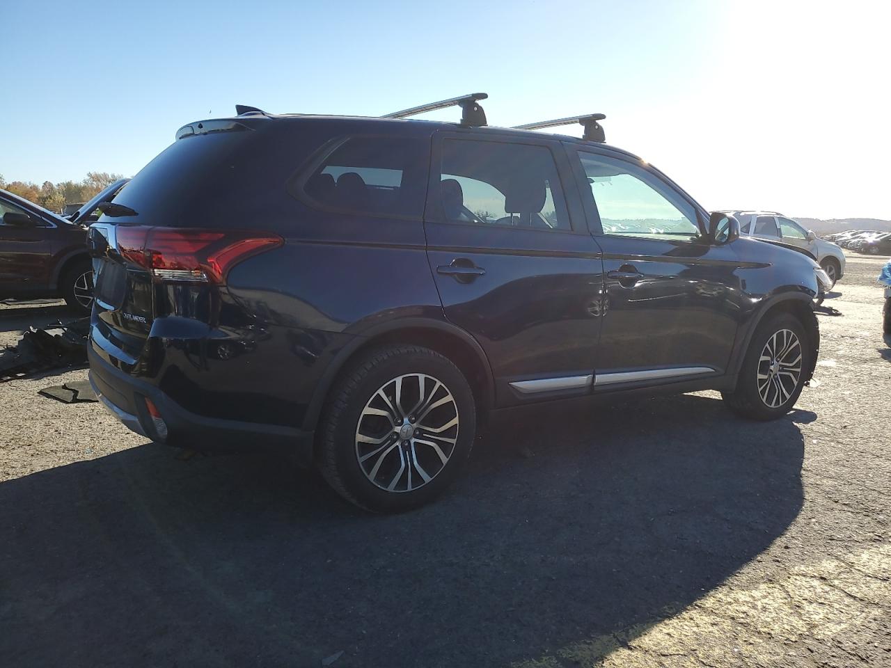 MITSUBISHI OUTLANDER SE