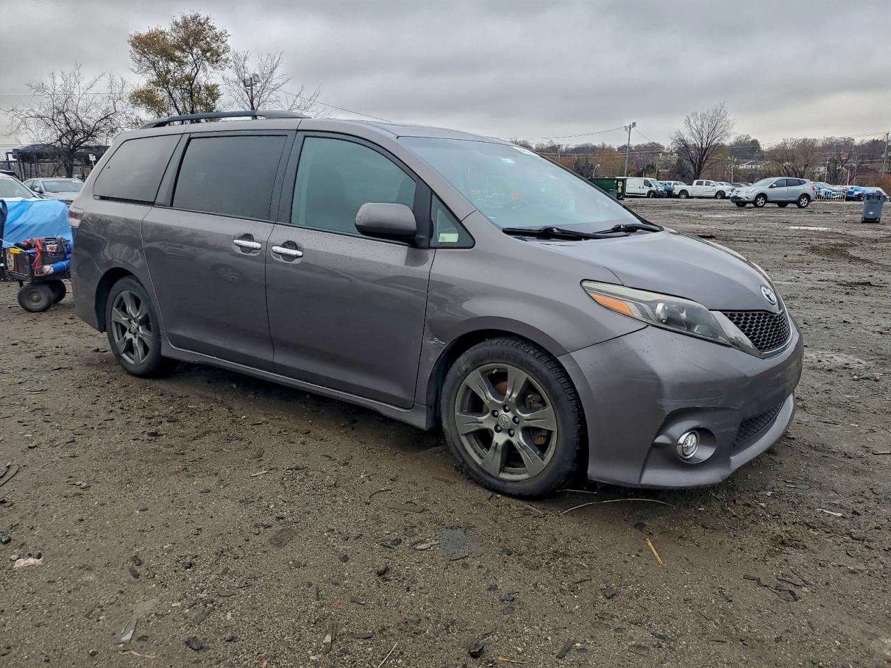 TOYOTA SIENNA SE