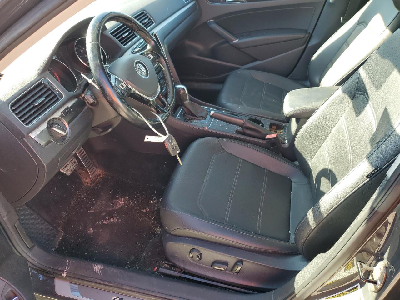 VOLKSWAGEN PASSAT R-LINE