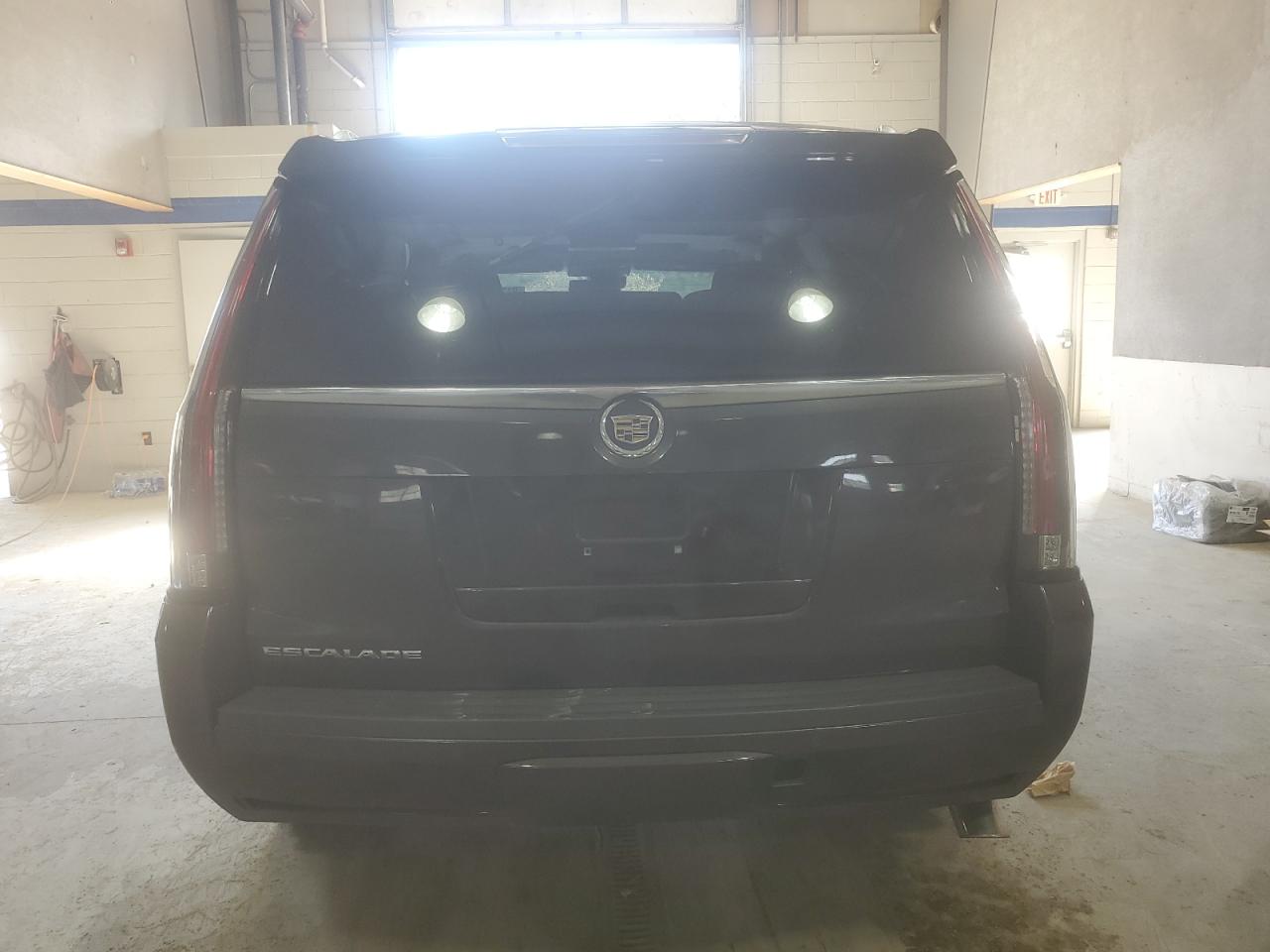 CADILLAC ESCALADE LUXURY