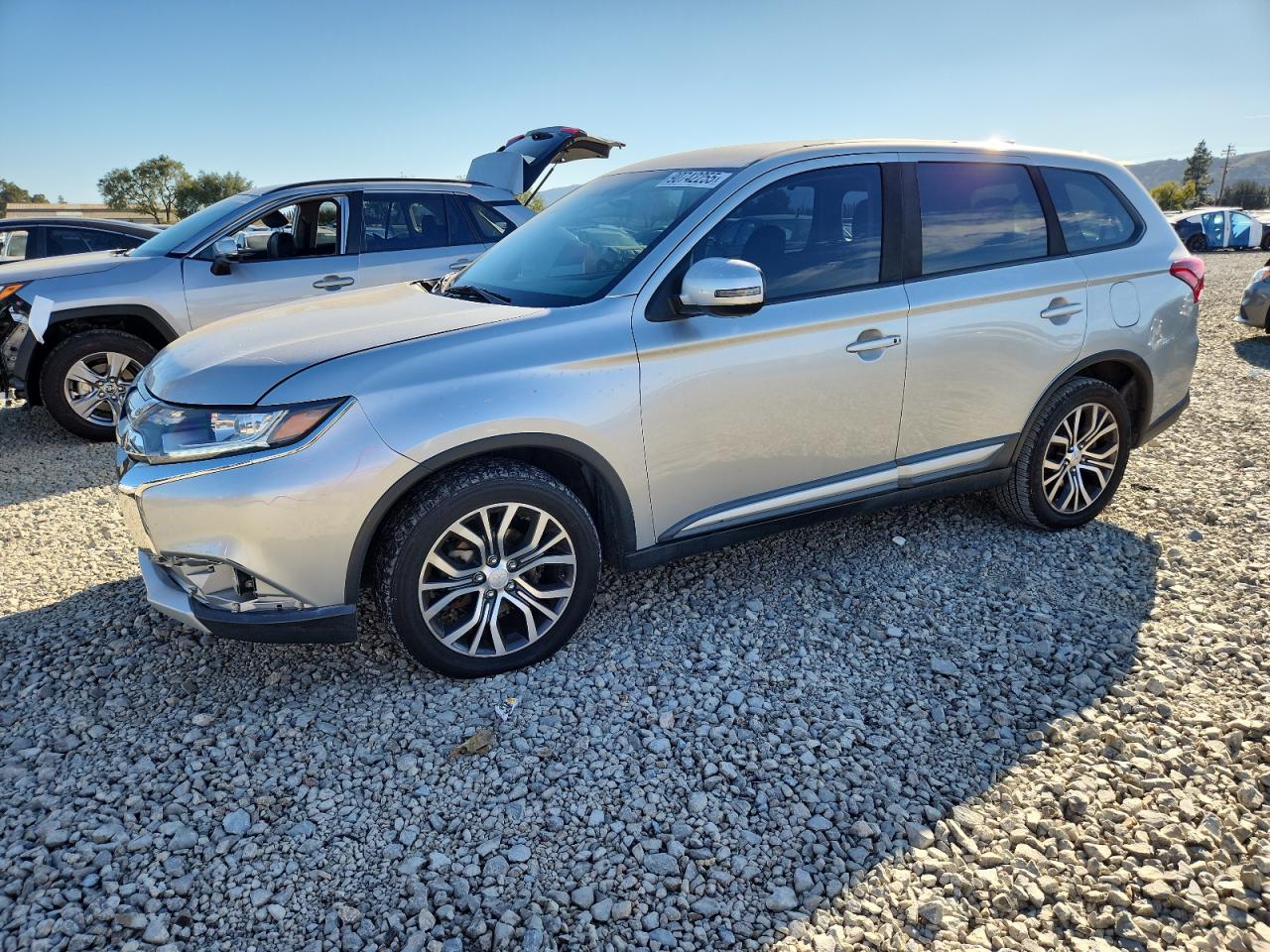 MITSUBISHI OUTLANDER SE