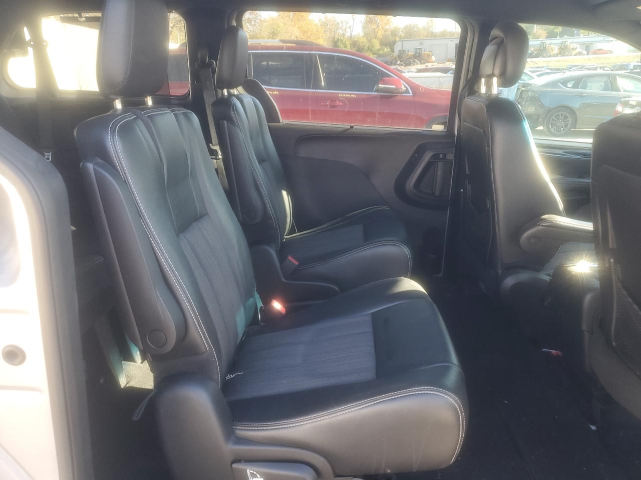 CHRYSLER TOWN & COUNTRY S