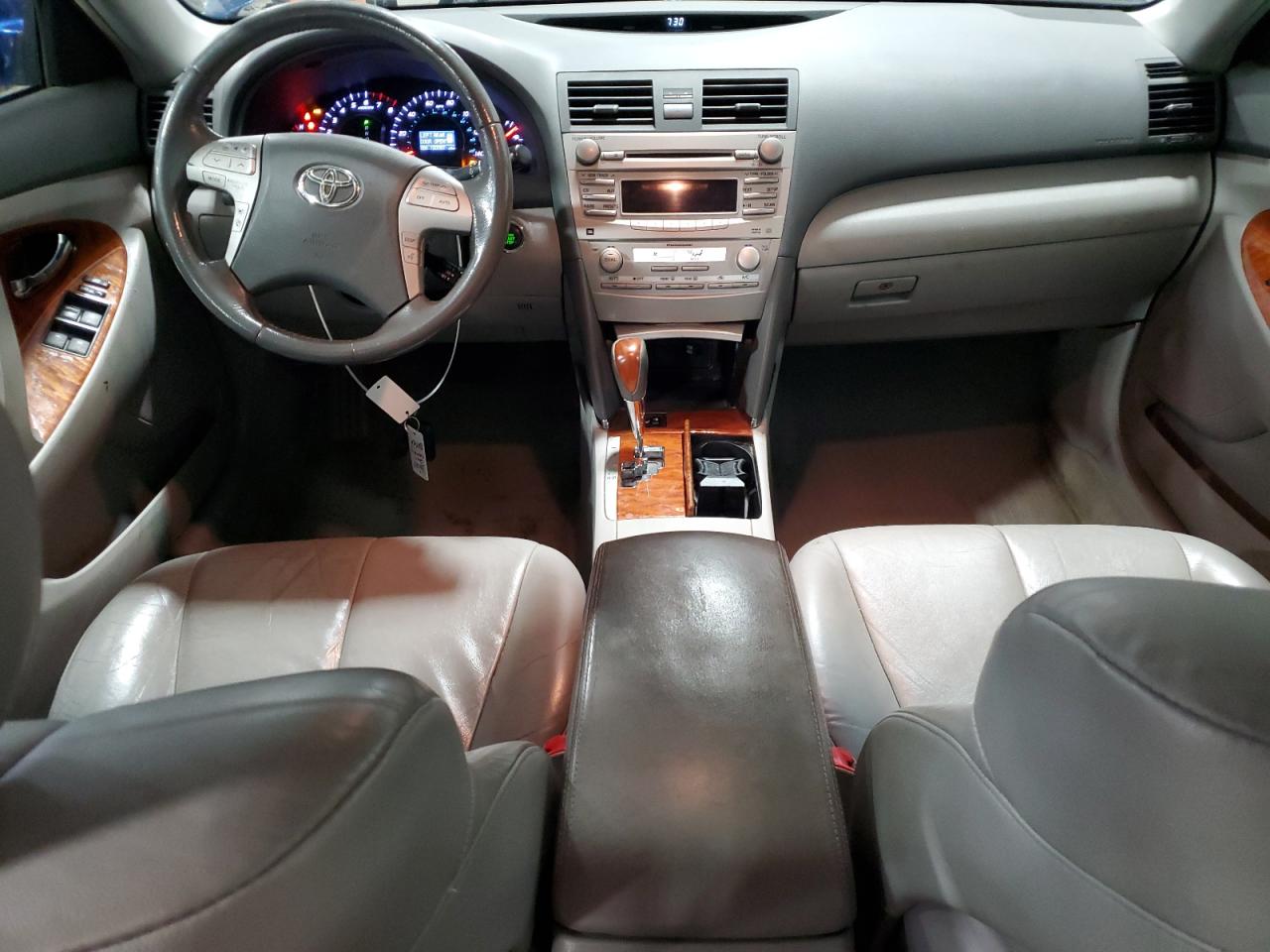 TOYOTA CAMRY BASE