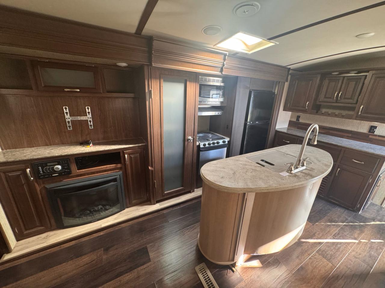 Lot #3283934799 2017 DUTCHMEN DENALILITE