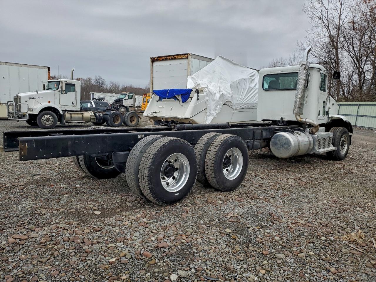 Lot #3294091945 2014 PETERBILT 365