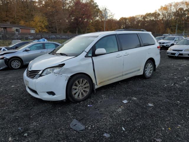 TOYOTA SIENNA LE