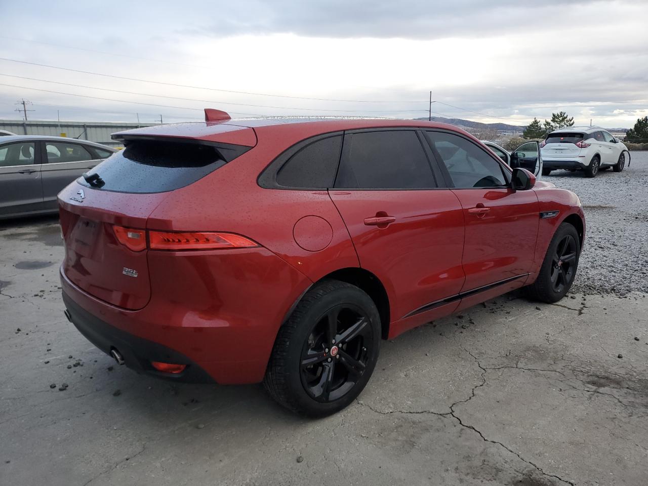 JAGUAR F-PACE R - SPORT