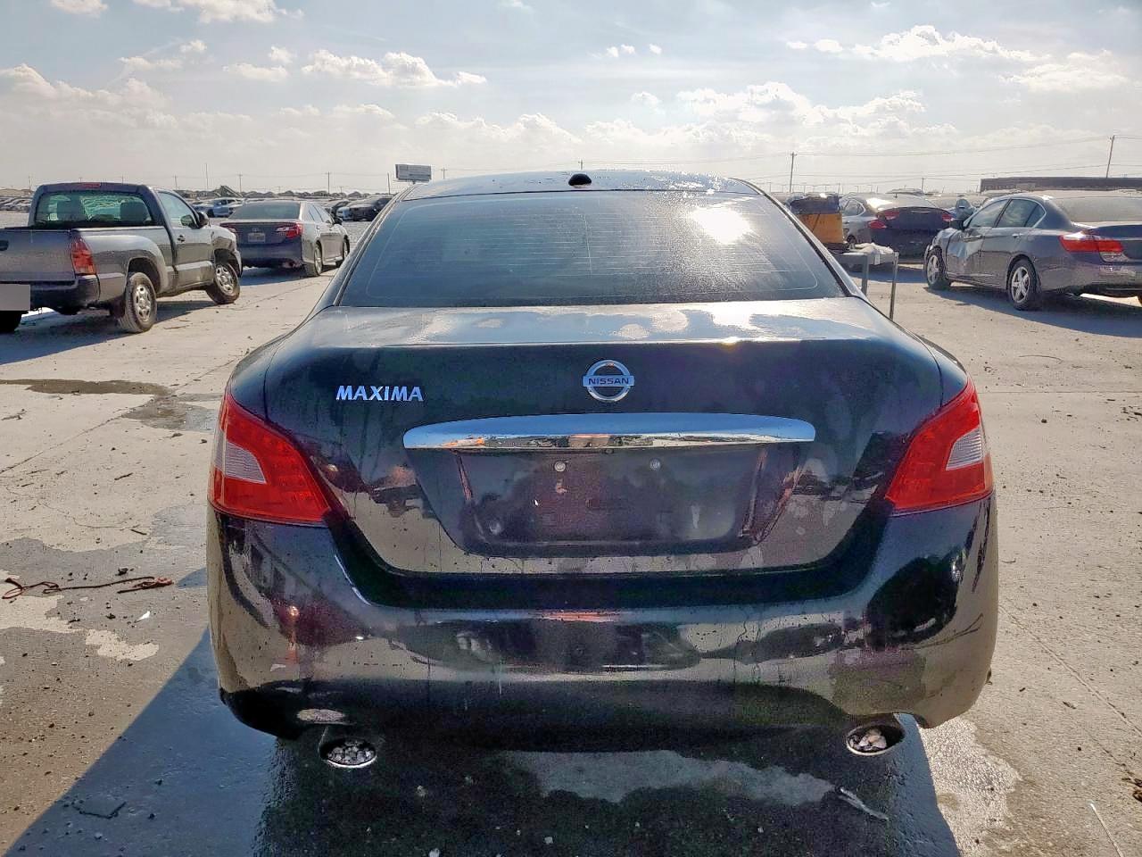 NISSAN MAXIMA S