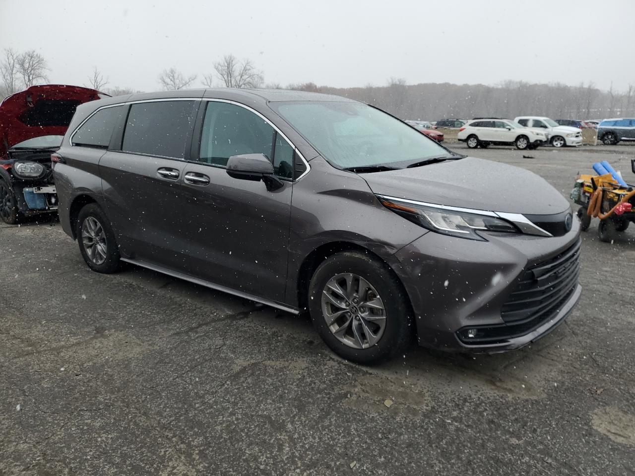 TOYOTA SIENNA XLE