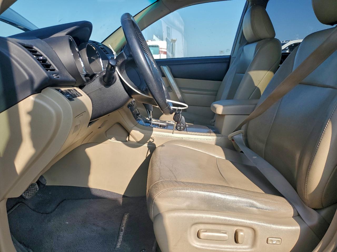 TOYOTA HIGHLANDER BASE