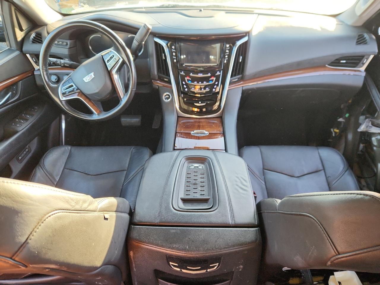 CADILLAC ESCALADE LUXURY