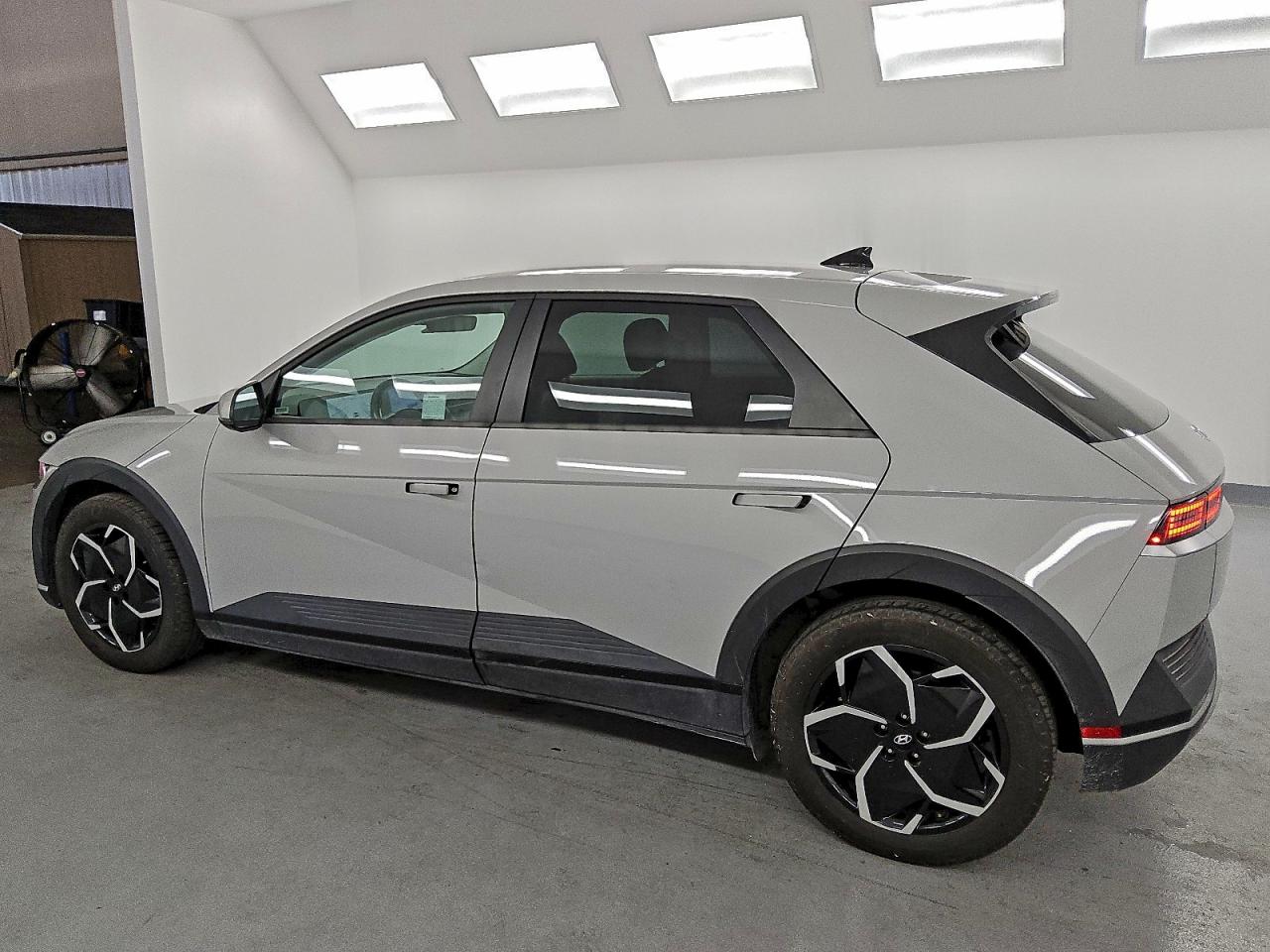 Lot #3308554540 2023 HYUNDAI IONIQ 5 SE