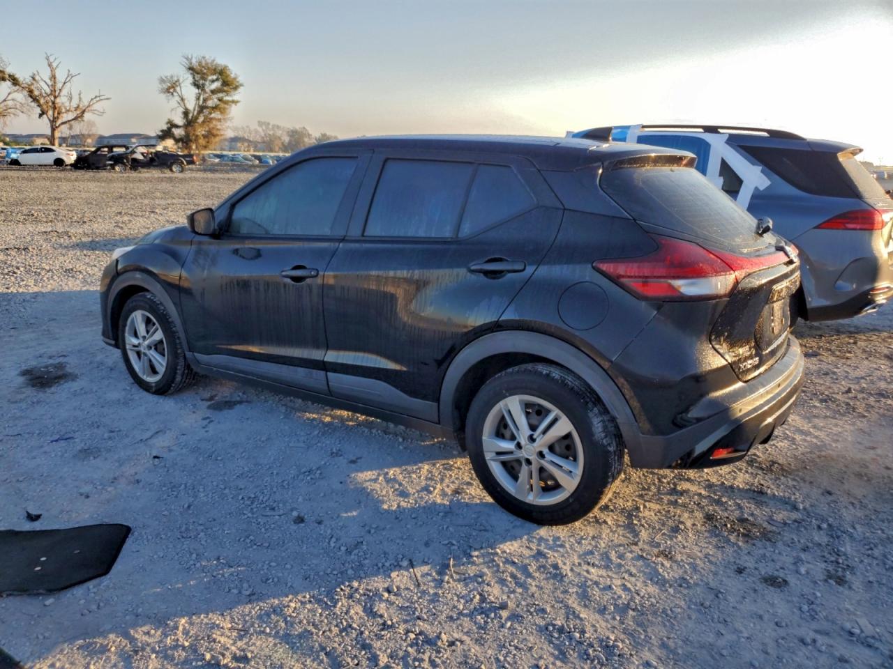 NISSAN KICKS S