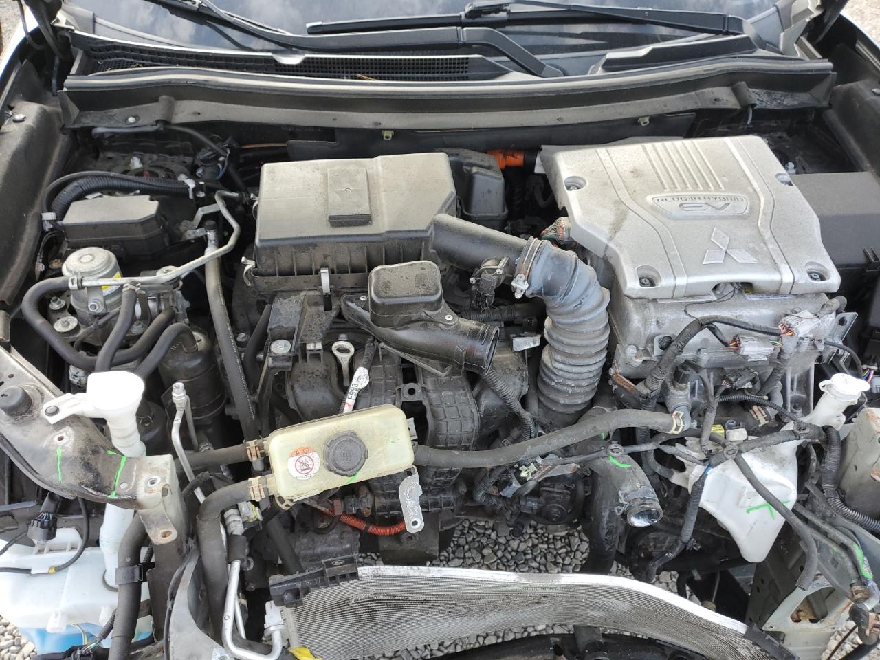 MITSUBISHI OUTLANDER SE