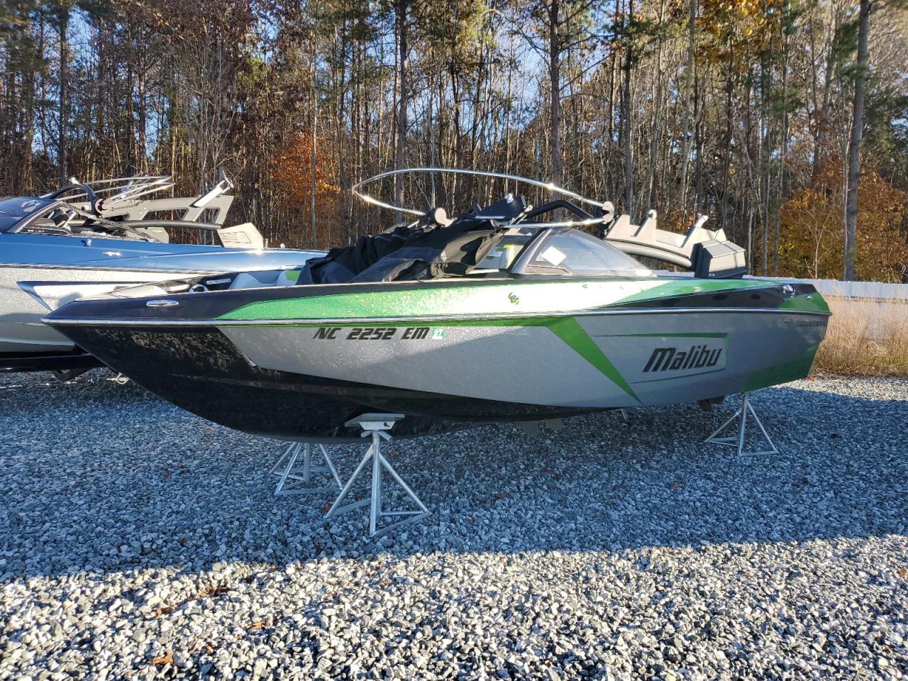 Lot #3294183948 2019 MALIBU 23 LSV WAKESETTER