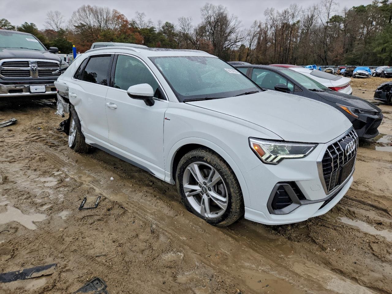 AUDI Q3 PREMIUM PLUS S-LINE