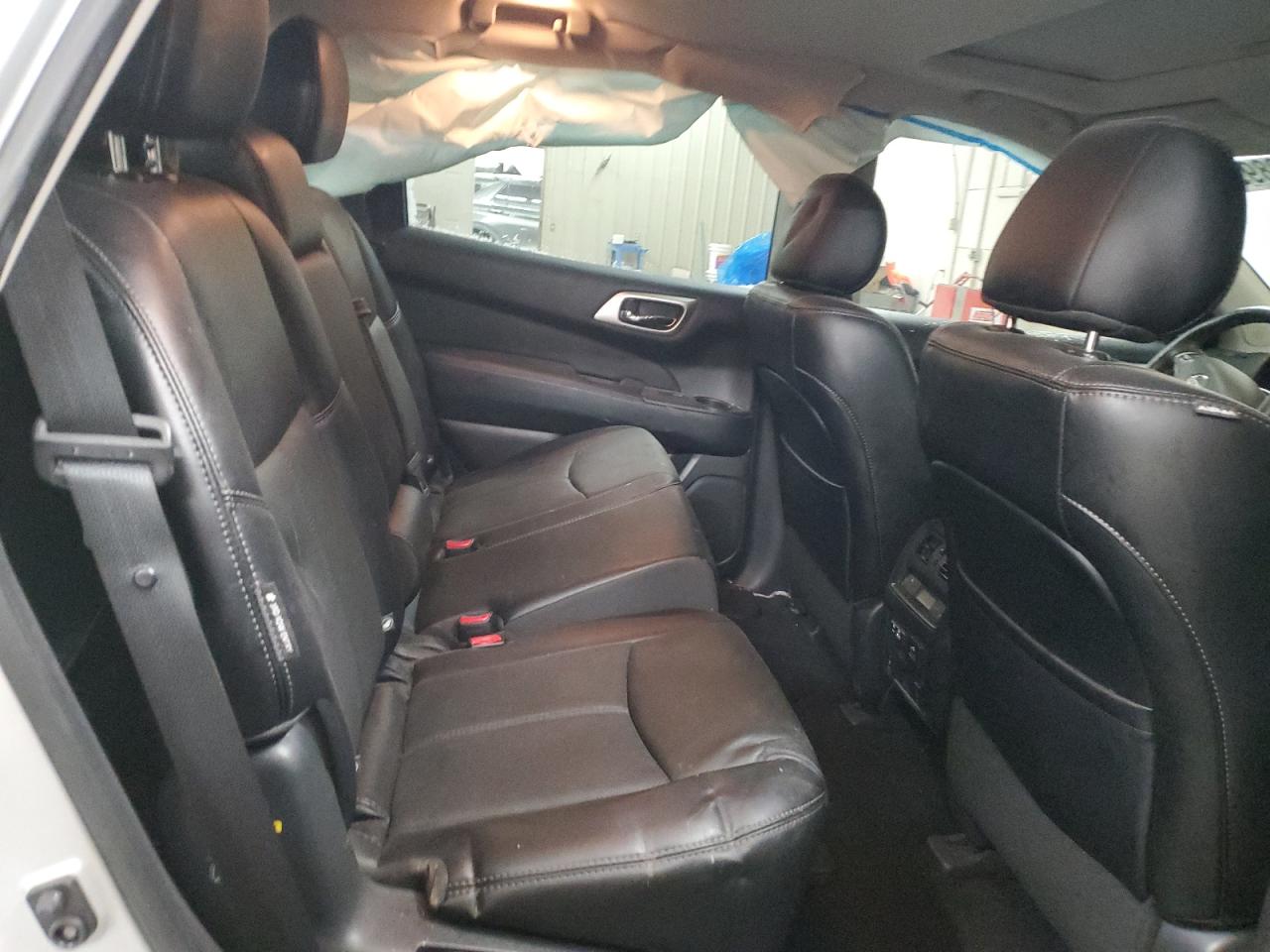 NISSAN PATHFINDER PLATINUM