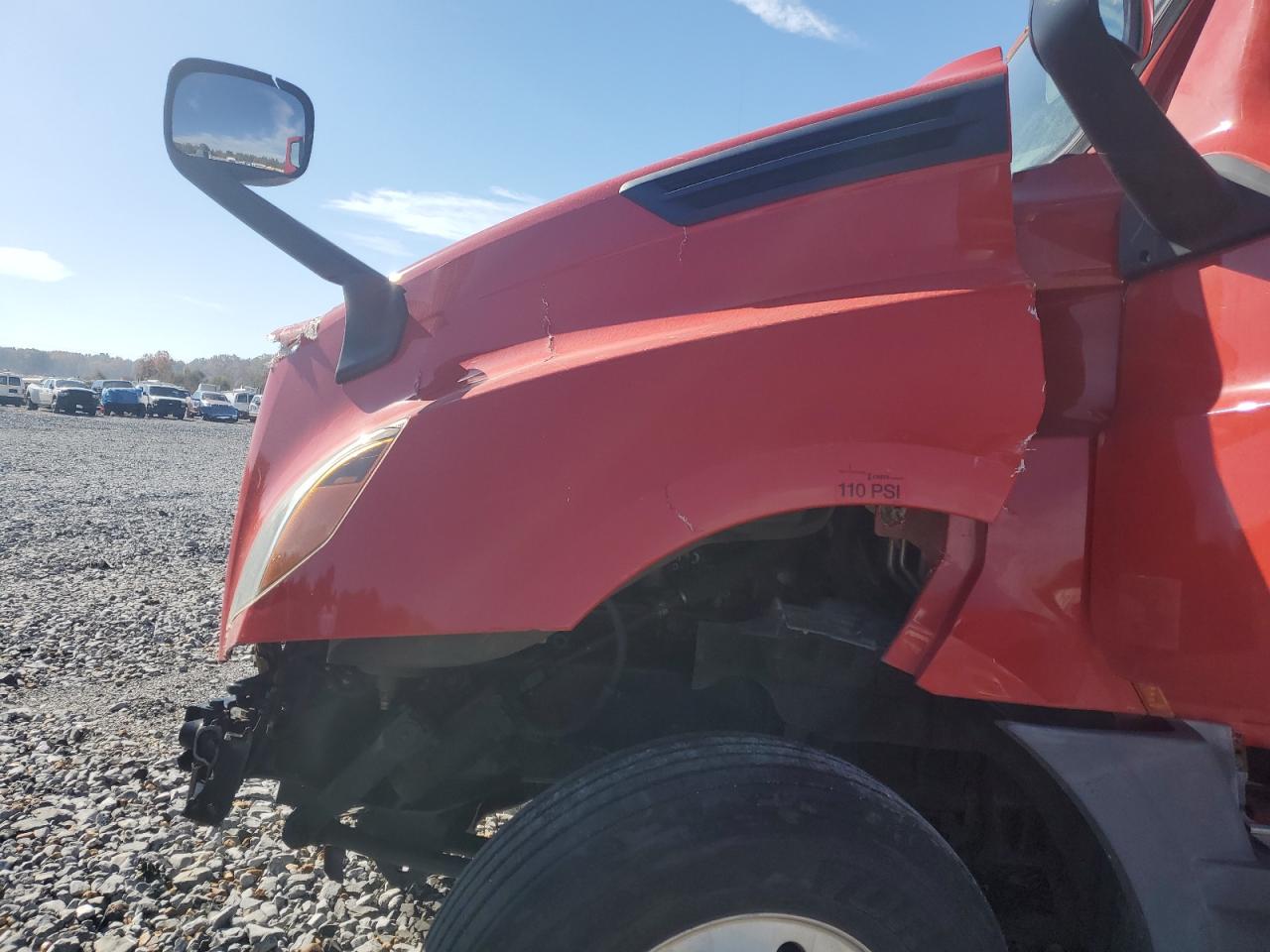 Lot #3318868918 2020 FREIGHTLINER CASCADIA 1