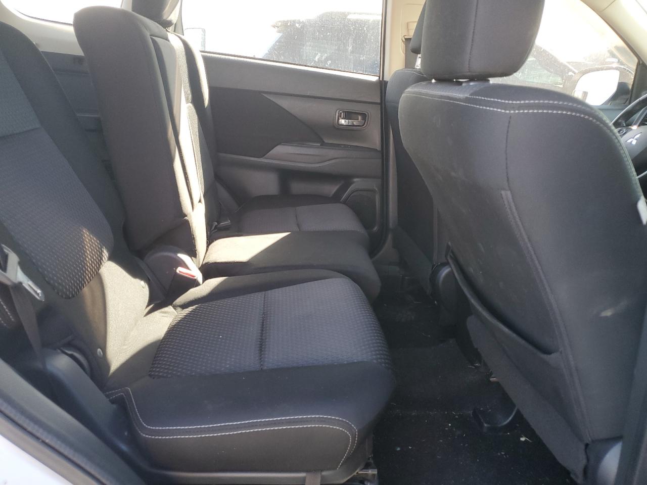 MITSUBISHI OUTLANDER SE