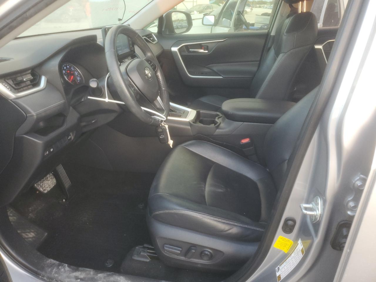 Lot #3301782376 2019 TOYOTA RAV4 XLE P