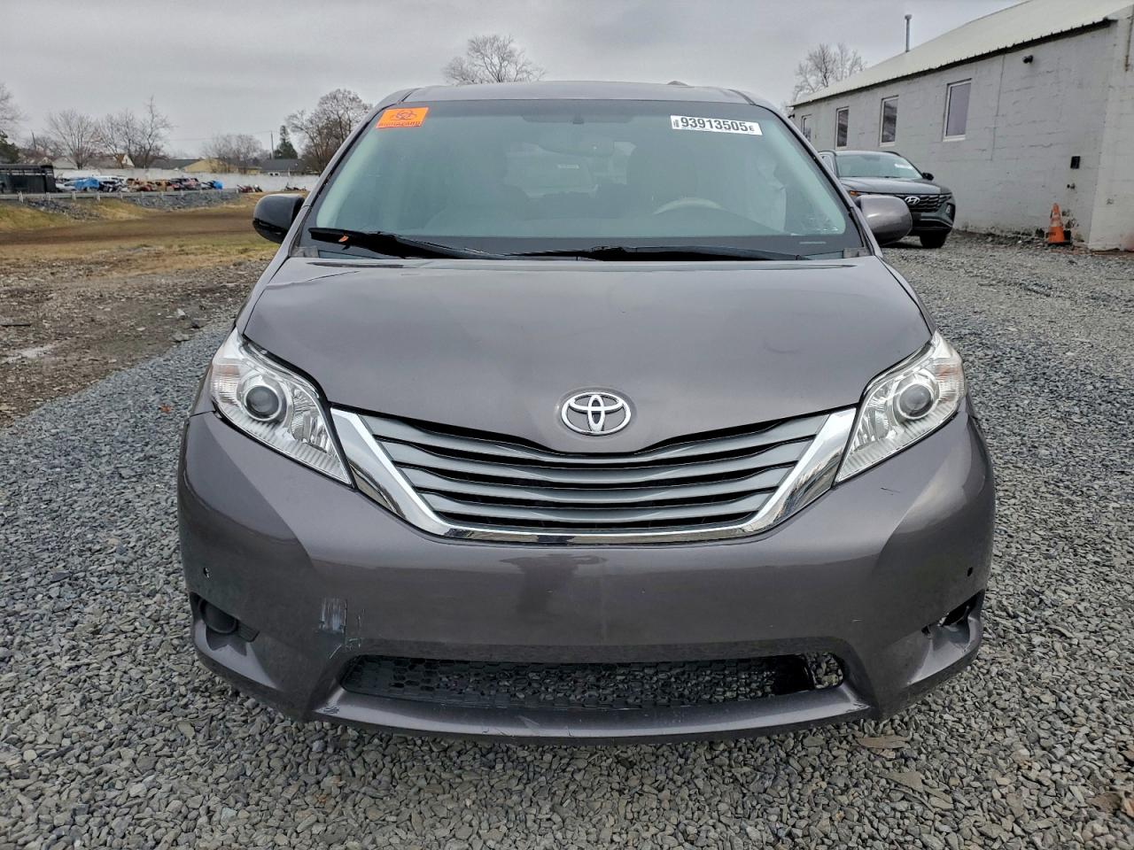 TOYOTA SIENNA XLE