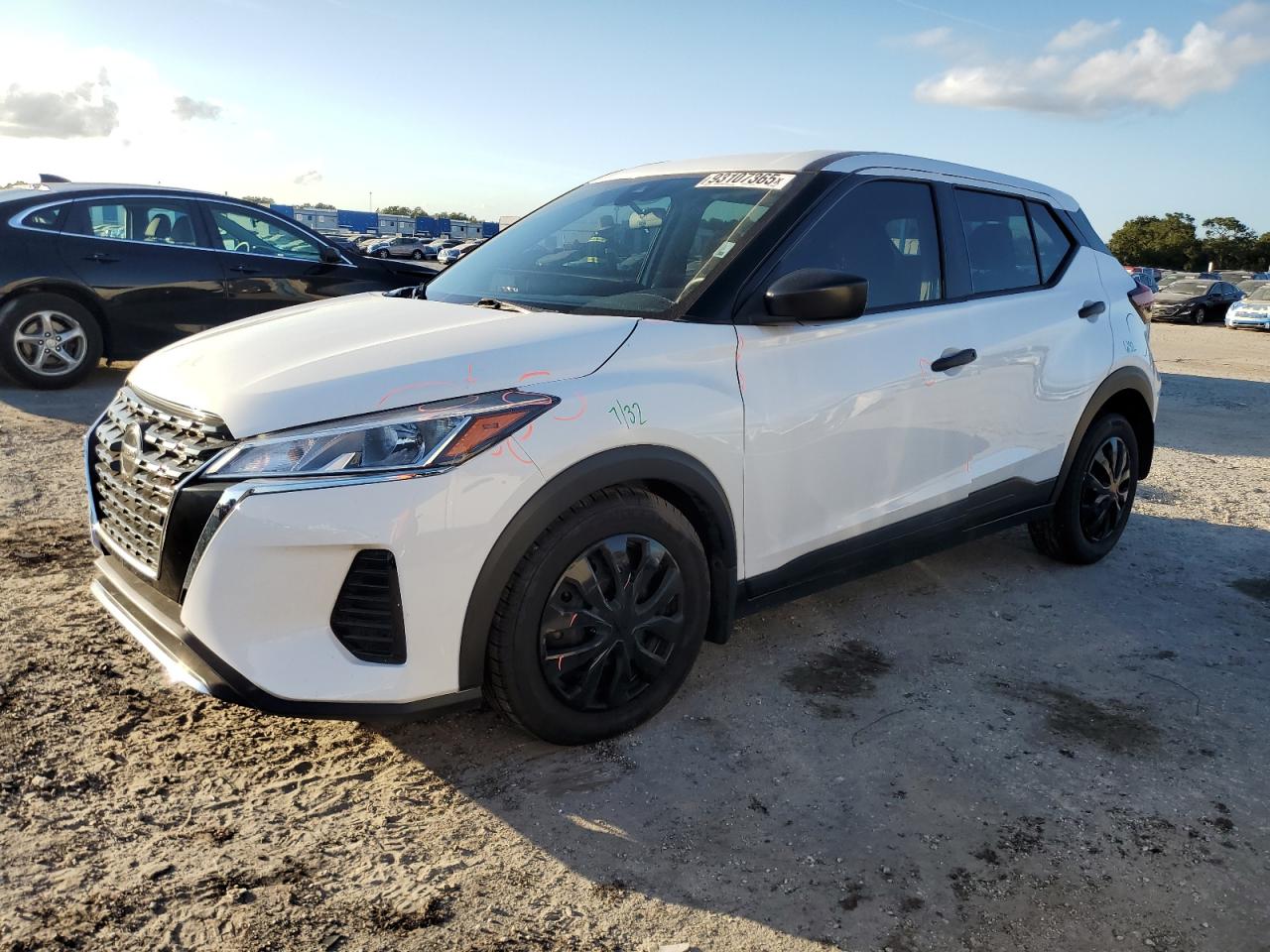 NISSAN KICKS S