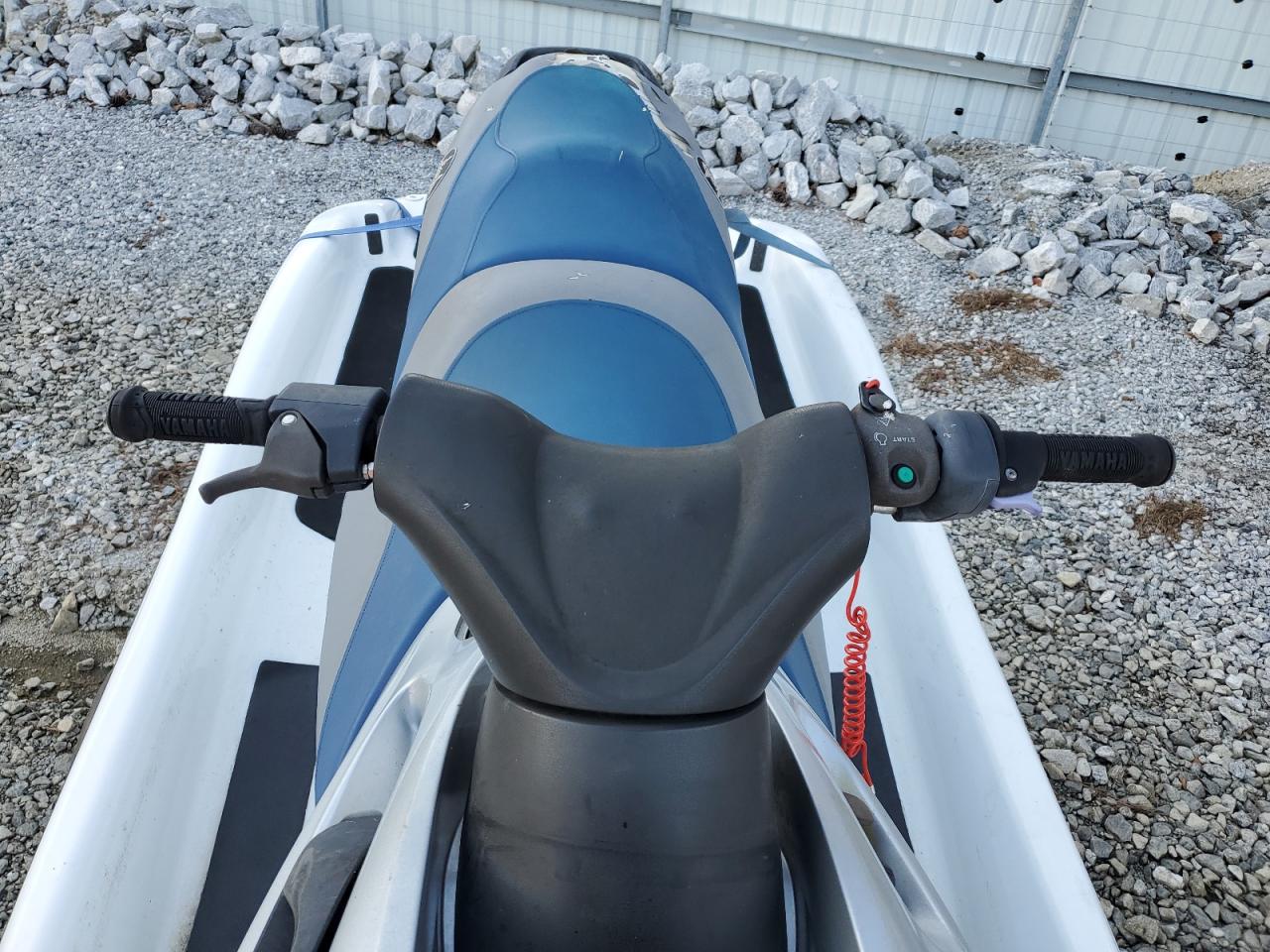 Lot #3302706046 2001 YAMAHA WAVERUNNER