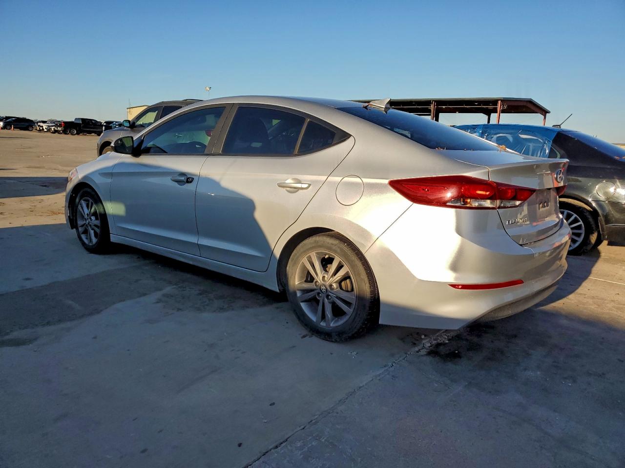 HYUNDAI ELANTRA SE