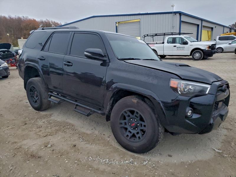 2024 TOYOTA 4RUNNER SR #3317141979