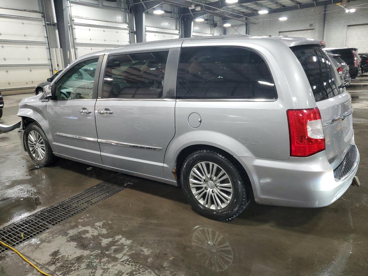 CHRYSLER TOWN & COUNTRY TOURING L