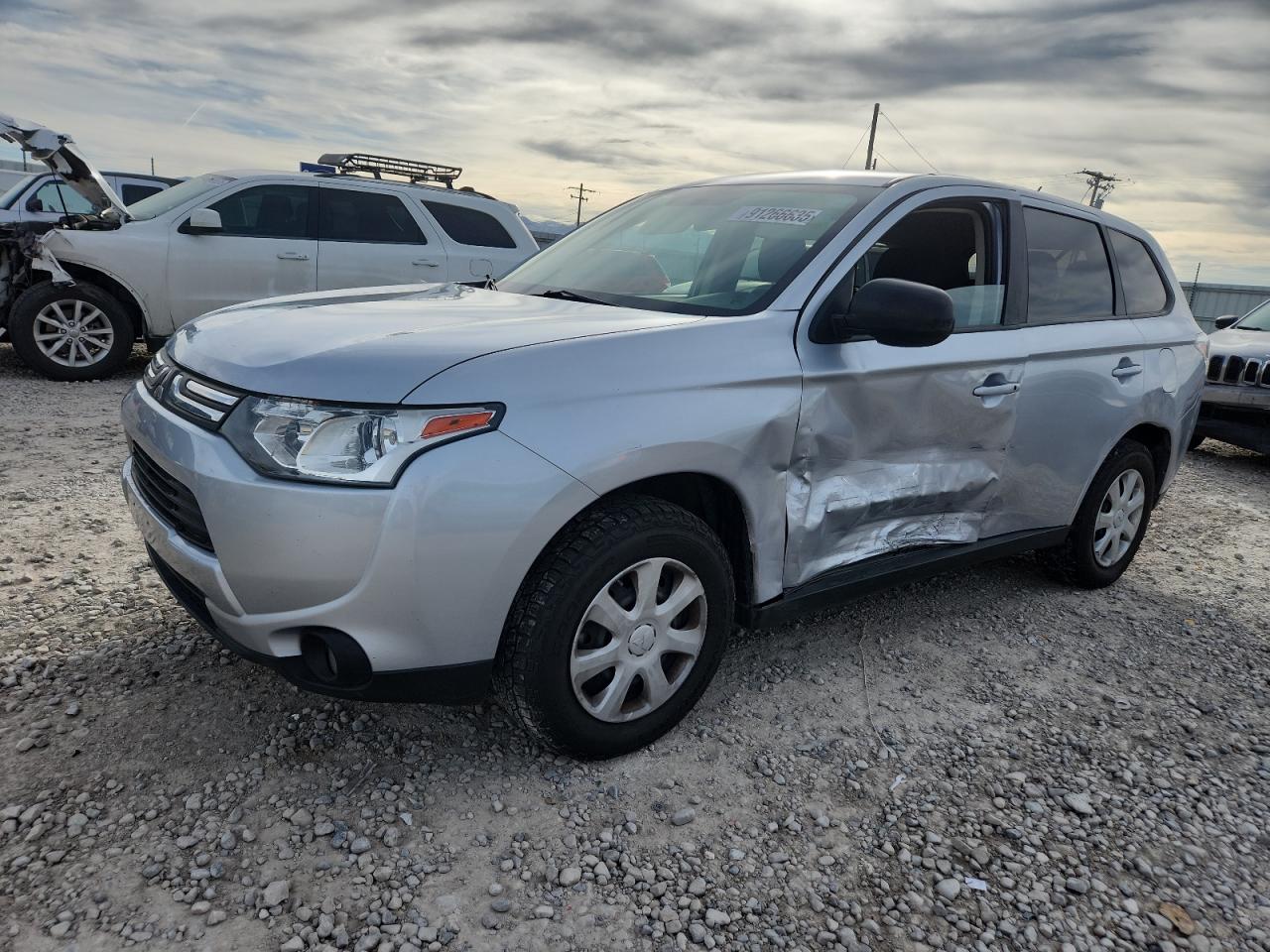 MITSUBISHI OUTLANDER ES