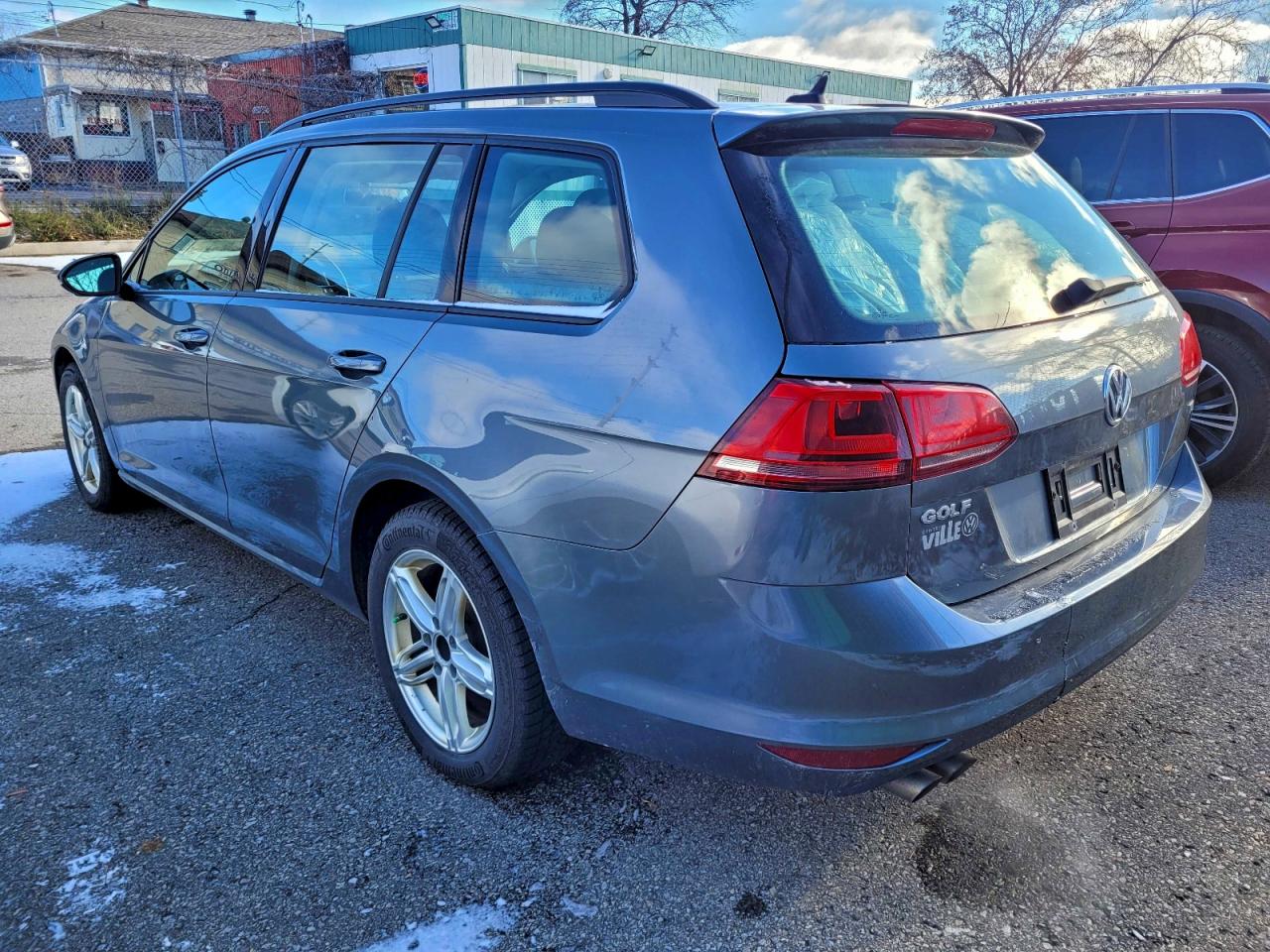 VOLKSWAGEN GOLF SPORTSVAN S