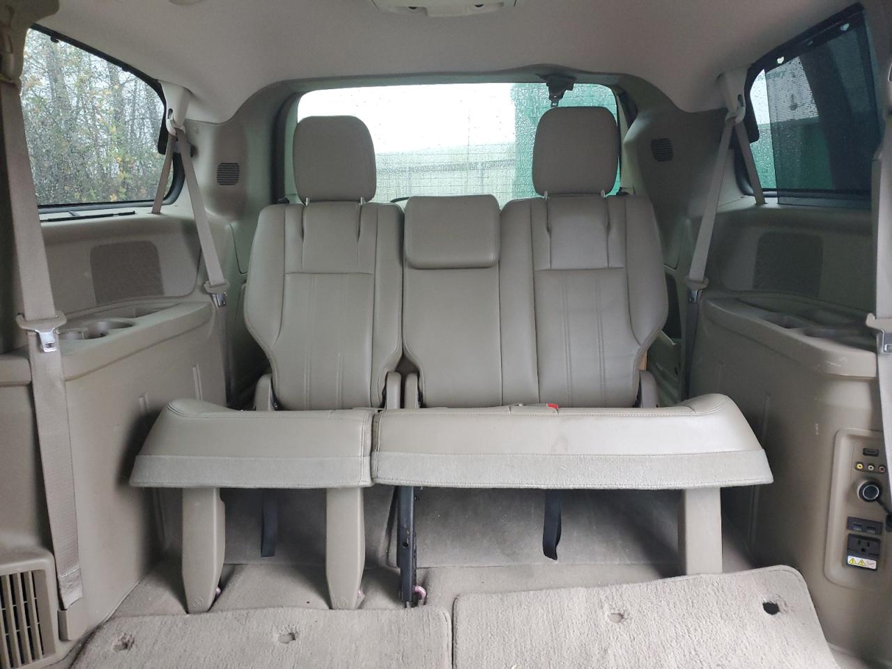 CHRYSLER TOWN & COUNTRY TOURING L